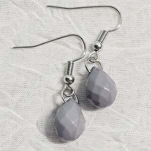 $1 With $5+ Bundle•Grey crystal tear drop earrings 0290 #goth